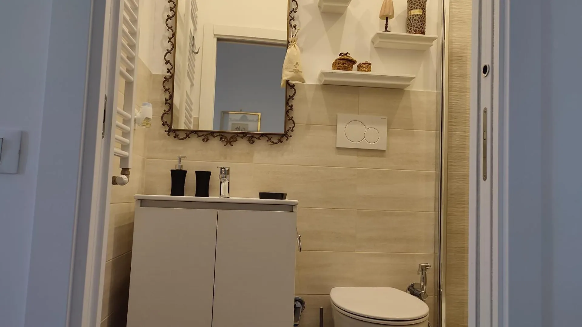 Romantika Guest House Italy