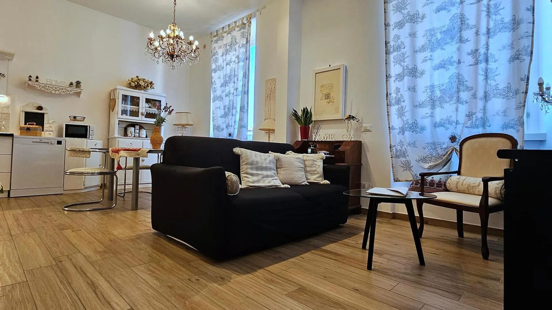 Romantika Guest House 0*, Rome